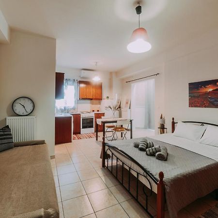 House In The Center Apartment Kalamata Luaran gambar